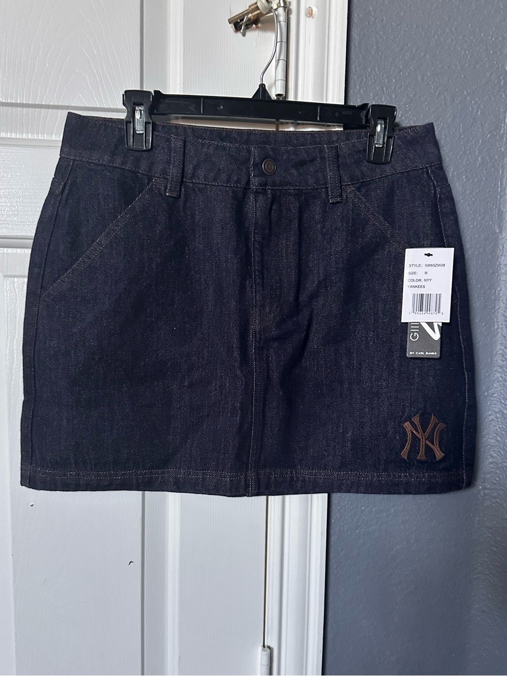 NWT G-III Carl Banks brand New York Yankees dark denim mini skirt women’s Medium